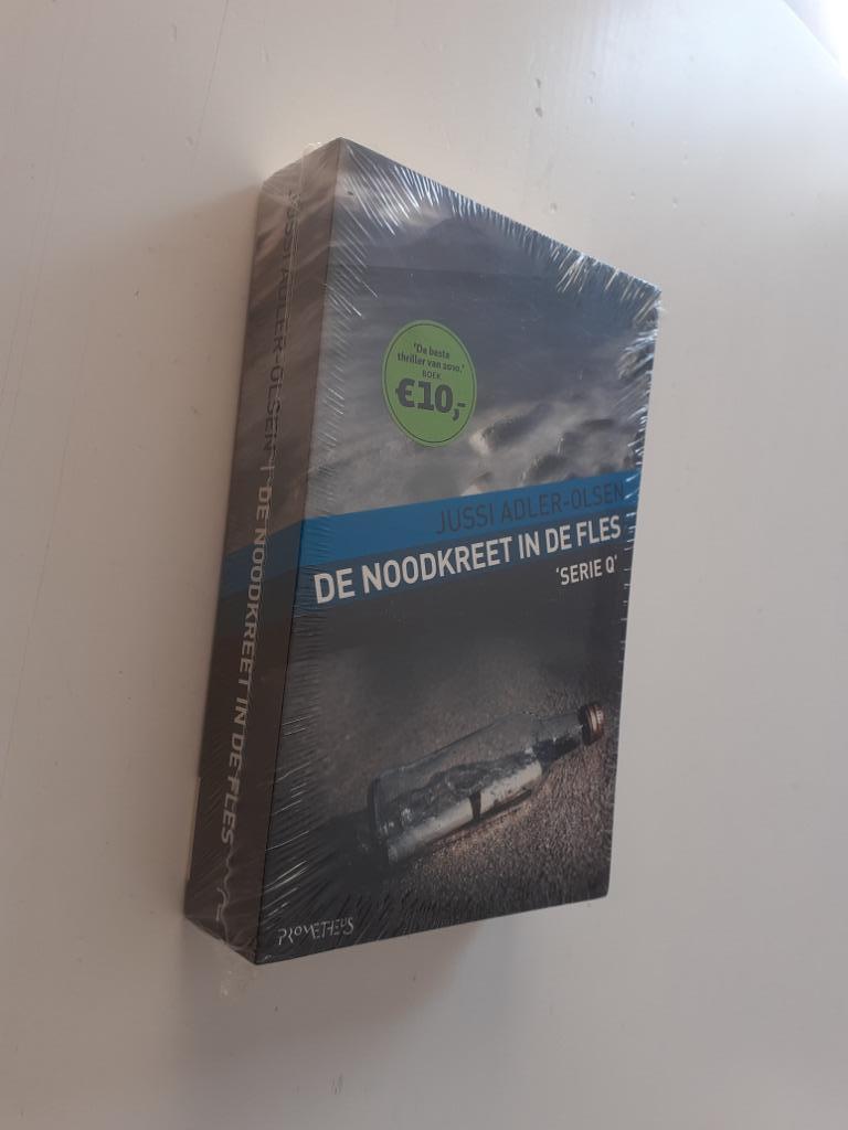 Jussi Adler-Olsen:serie Q:De noodkreet in de de fles -Nieuw, Ophalen of Verzenden