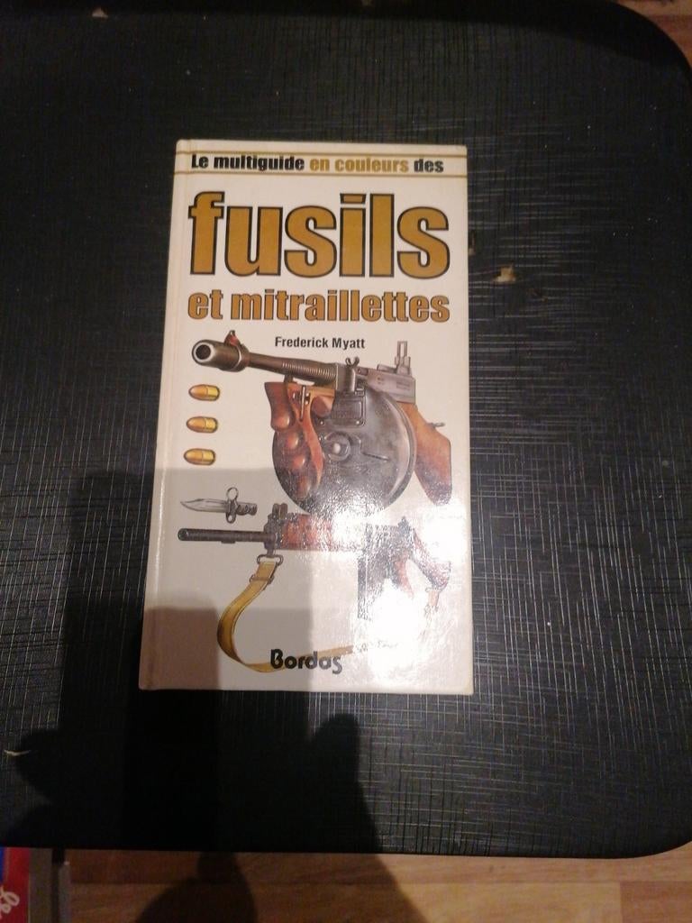 Livre sur les fusils et. Mitraillettes., Collections, Enlèvement ou Envoi