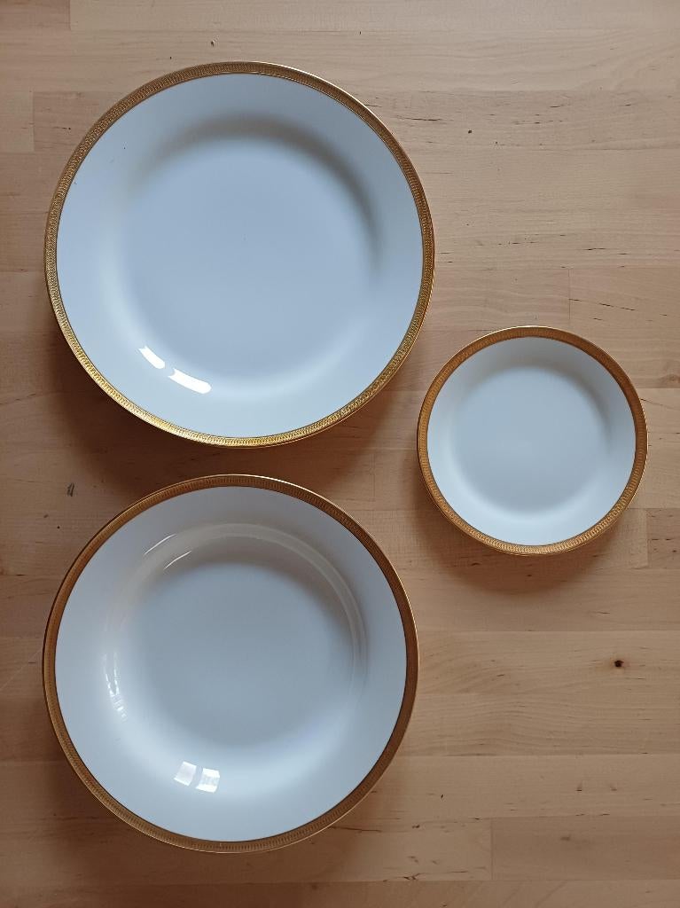 36 Assiettes HUTSCHENREUTHER -porcelaine incrustation or fin, Assiettes(s), Enlèvement ou Envoi, Comme neuf, Autres styles