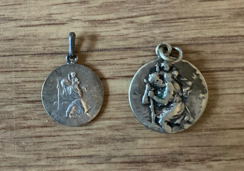 Vintage hanger St. Christoffel met automobiel, Ophalen of Verzenden