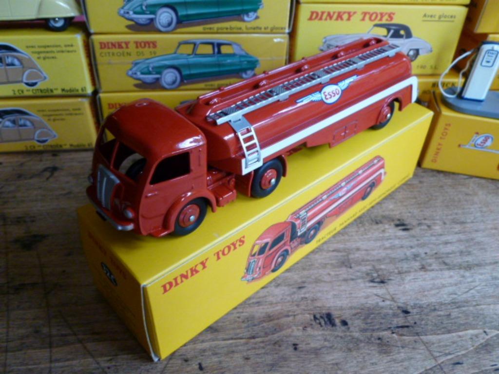 Camion PANHARD Semi-remorque Citerne ESSO 1/43 Atlas DINKY, Enlèvement ou Envoi, Neuf, Bus ou Camion, Dinky Toys