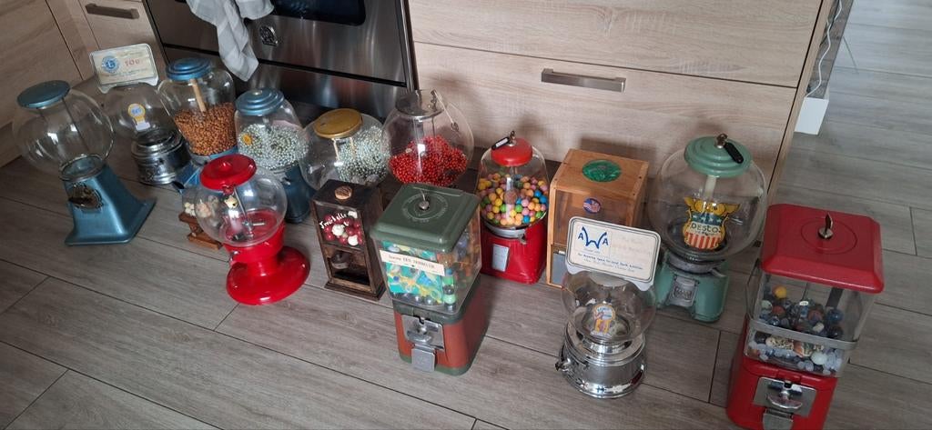 Oude pindapotten diverse soorten Met glazen bol, Ophalen