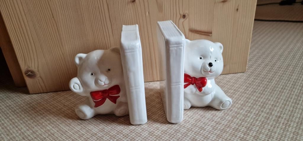 2 Vintage Boekensteunen- Witte Beertjes met Rode Strik, Ophalen, Zo goed als nieuw, Beeldje of Figuurtje