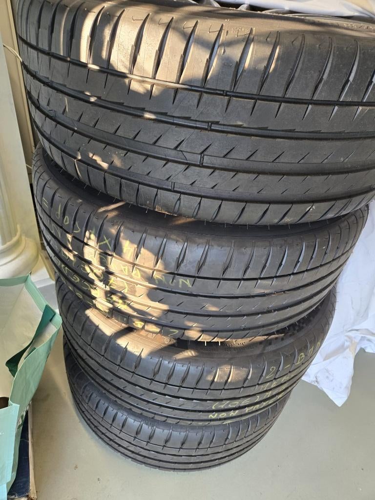 Pneu Mercedes d'ete neufs + jantes Mercedes AMG d'occasion, Neuf, Pneus été, 235 mm, Autre