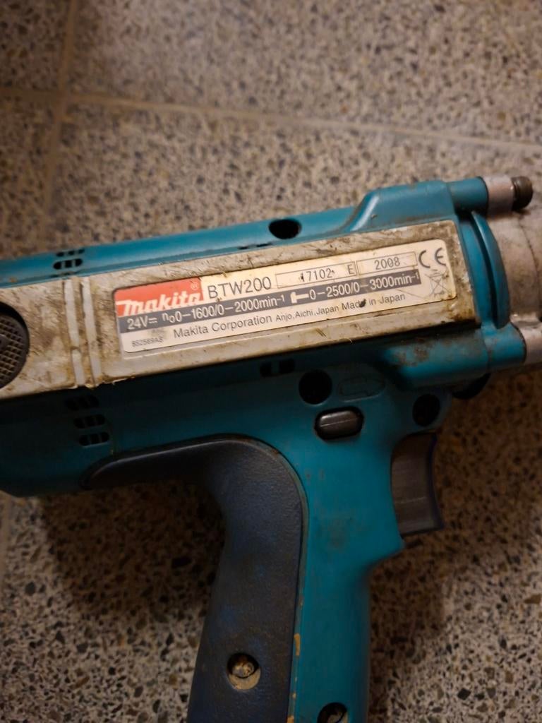 Elektrische Slagmoersleutel Bolleneur Makita BTW200 24 Volt, Ophalen