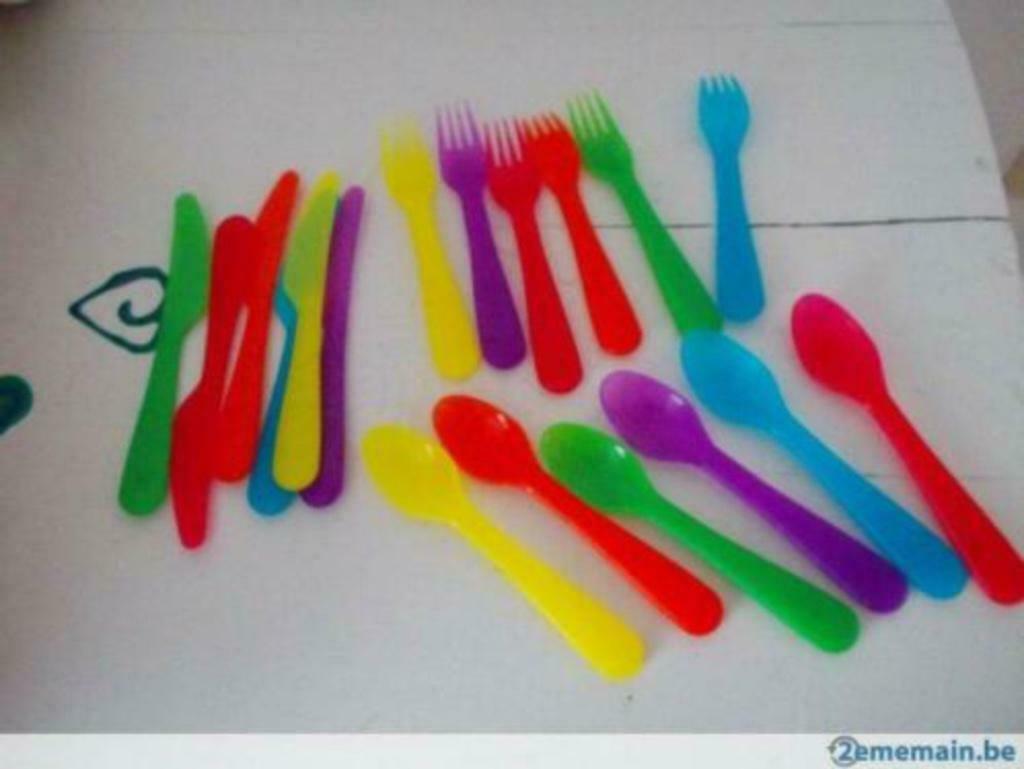 lot couverts en plastique, Enlèvement