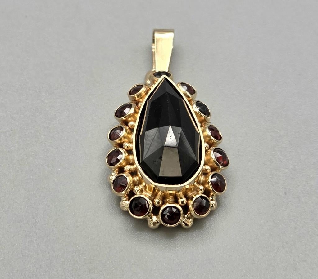 Pendentif ancien en or avec grenat. 2025/875., Bijoux, Sacs & Beauté, Bijoux anciens, Pendentif, Or, Avec pierre précieuse, Envoi