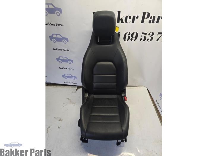 Siège droit d'un Mercedes C-Klasse, Autos : Pièces & Accessoires, Habitacle & Garnissage, Mercedes-Benz, Utilisé, 3 mois de garantie