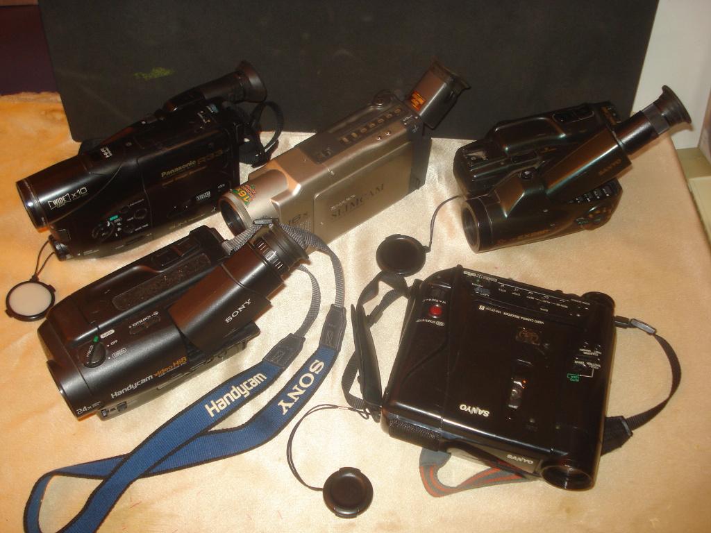 SONY - PANASONIC - SHARP - SANYO Lot de 5 Caméscopes Vintage, Audio, Tv en Foto, Videocamera's Analoog, Camera, Hi 8, Ophalen of Verzenden
