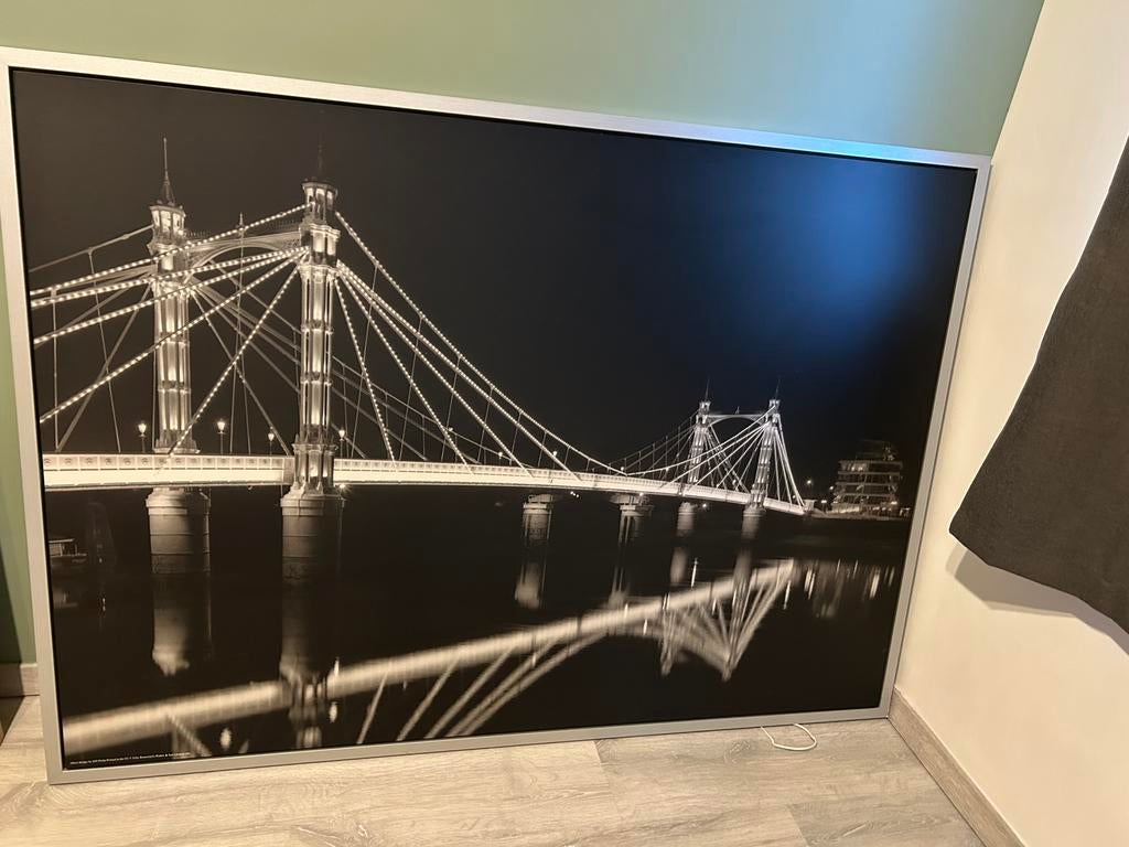 Ikea kader Albert Bridge, Enlèvement, Comme neuf