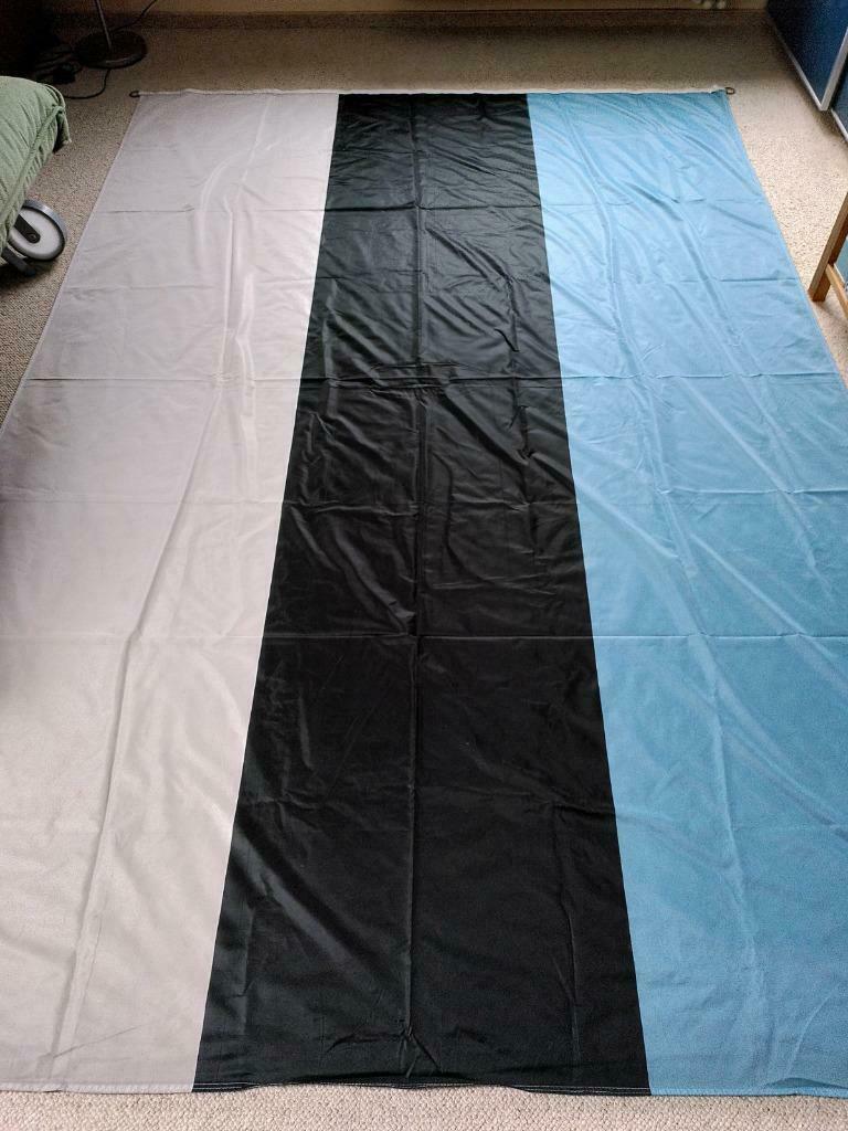 Grand drapeau estonian (Estonie), 195 x 290 cm, Divers, Drapeaux & Banderoles, Enlèvement ou Envoi, Utilisé