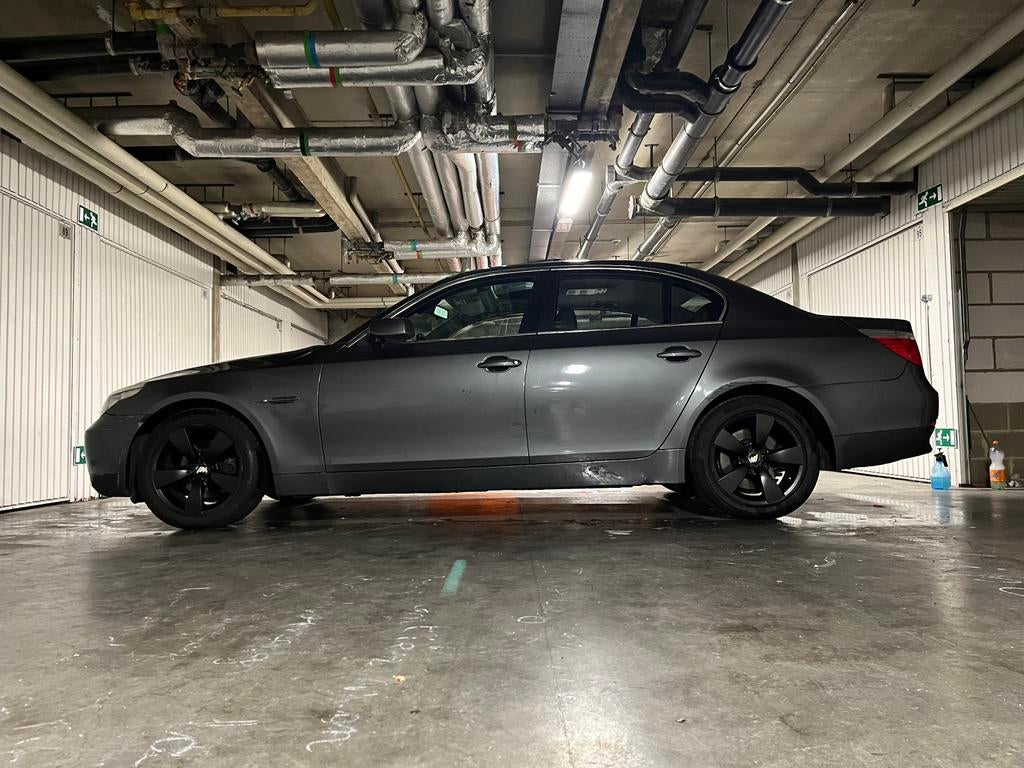 BMW série 5 ( 525i ), Cuir, Argent ou Gris, Noir, 5 portes