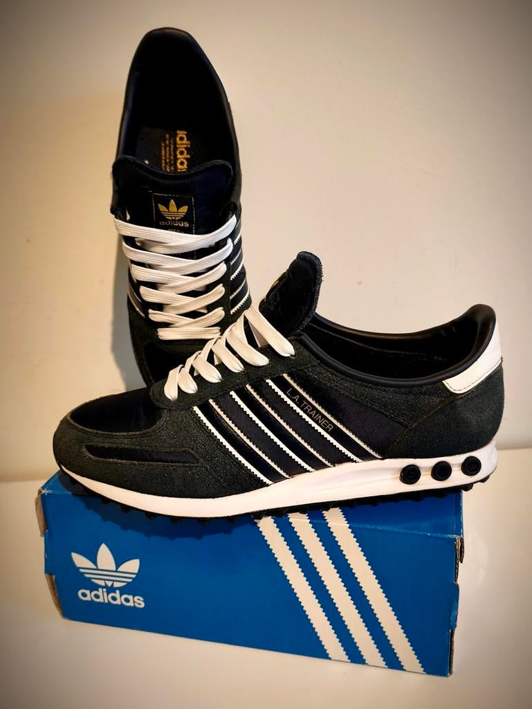 Adidas LA.trainer - in marineblauw leer (suède) - maat 45, Blauw, Nieuw, Ophalen of Verzenden, Sneakers