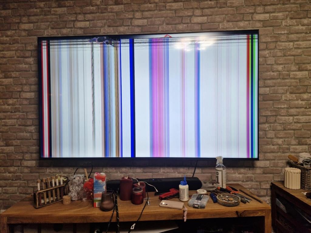 Hisense 85 inch scherm defect amper 1.5 jaar oud, Enlèvement