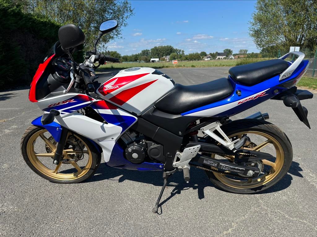 Honda CBR125R tricolor - nieuw niet ingeschreven, Motoren, Motoren | Honda, 125 cc, 11 kW of minder, 1 cilinder, Minimaal motorrijbewijs A1