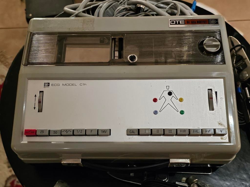 OTE ECG-apparaat, model C1h. OTE, opgericht in Florence, Ita, Enlèvement ou Envoi