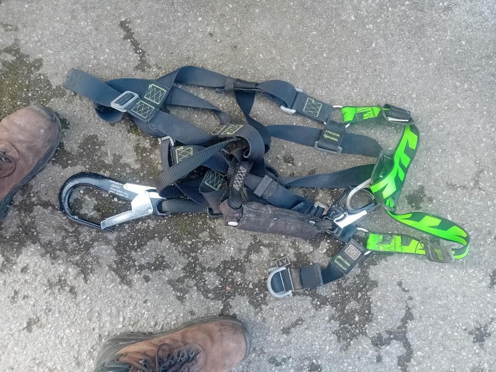 Fallsafe veiligheidsharnas voor het hele lichaam, Ophalen