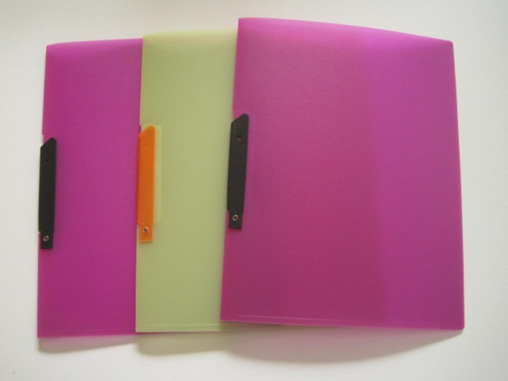 Klemmapje A4 roze of geel - nieuw, Diversen, Schoolbenodigdheden, Ophalen of Verzenden, Nieuw