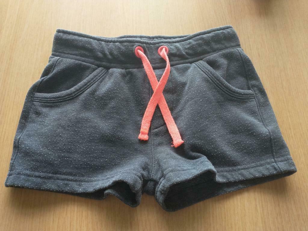 Grijze short - Hema - maat 110/116, Kinderen en Baby's, Kinderkleding | Maat 110, Broek, Gebruikt, Meisje, Ophalen of Verzenden