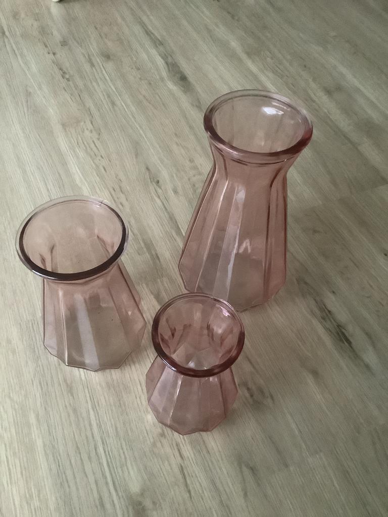 Beaux vases en vieux verre rose, Enlèvement, Comme neuf, Verre