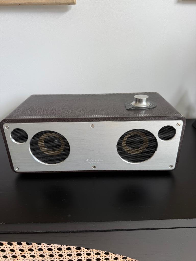 Superbe enceinte Wifi sans fil revêtement cuir, TV, Hi-fi & Vidéo, Enceintes, Comme neuf, Haut-parleur central, Enlèvement