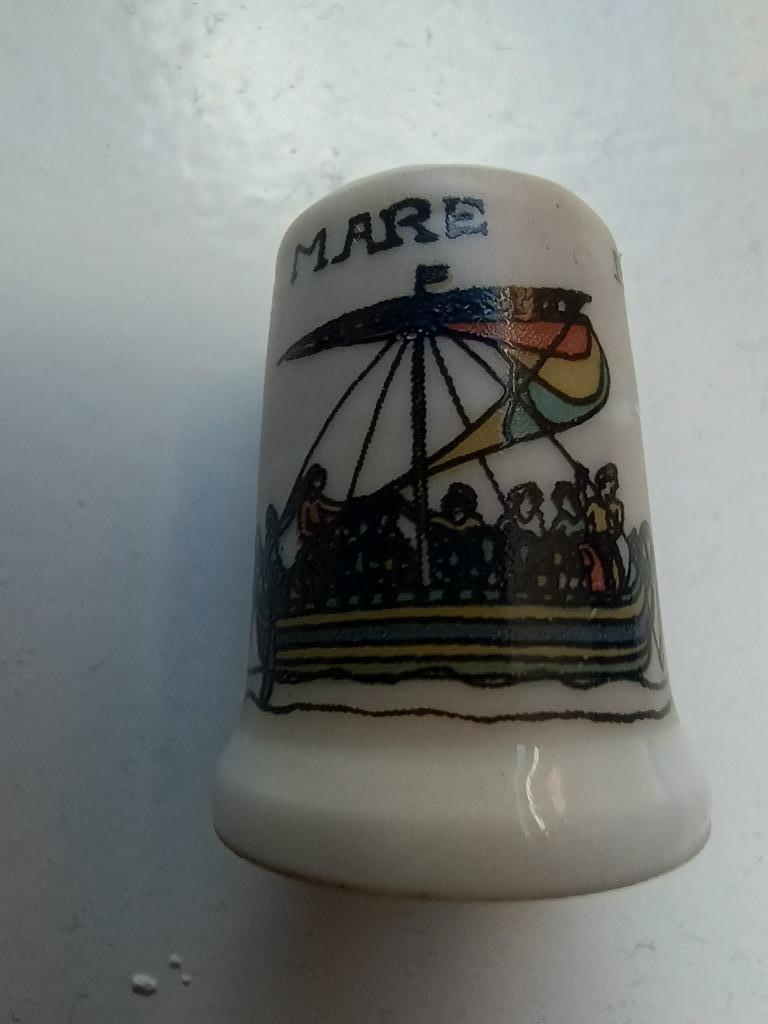 Vingerhoedje Mare Navigio Scene uit Bayeux Tapijt, Verzenden, Zo goed als nieuw, Porselein