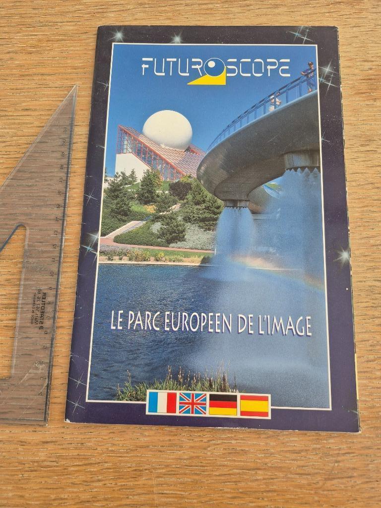 Boek (oud) Futuroscope 1996, Verzamelen, Ophalen of Verzenden, Zo goed als nieuw