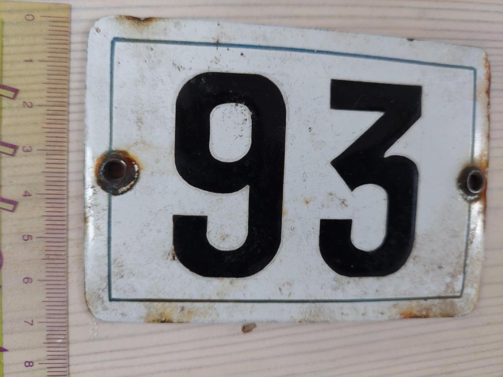 mooi oud emaillen huisnummer 93 zwart-wit, Ophalen