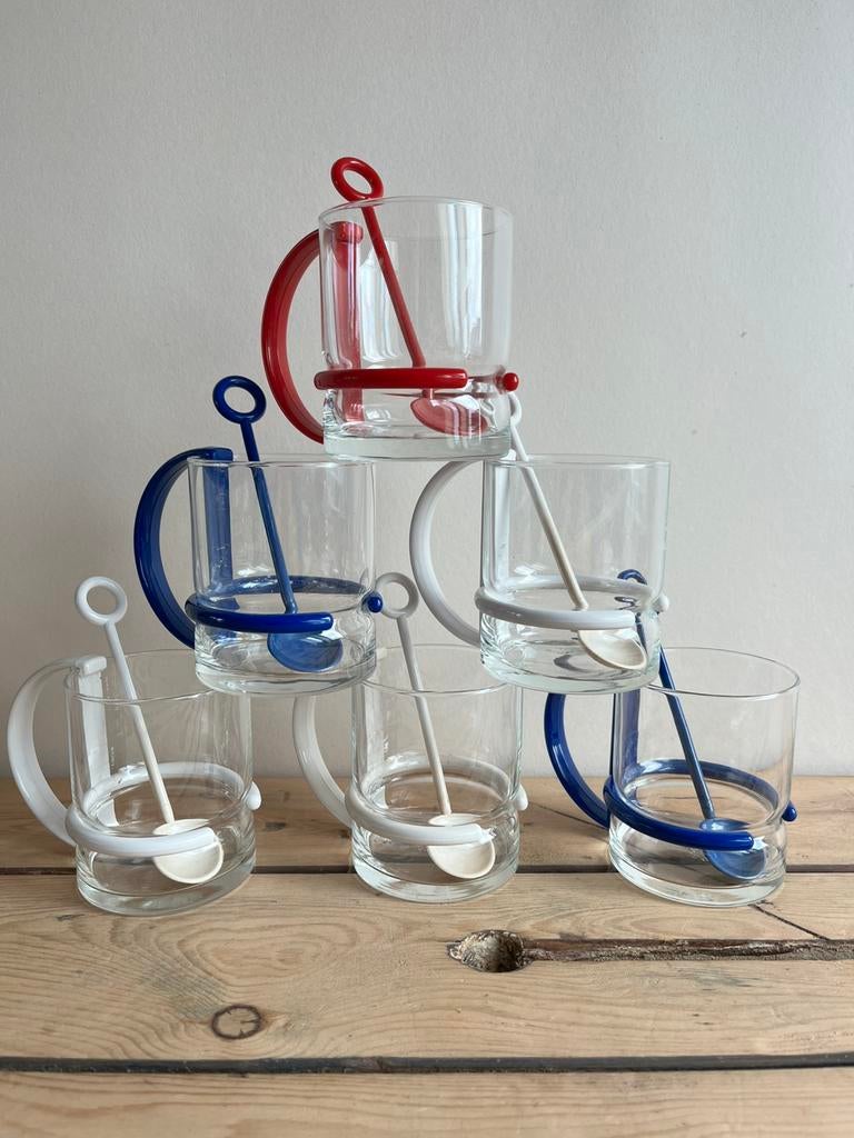 6 vintage mugs met lepeltje in glas en kunststof Inspiration, Antiek en Kunst, Ophalen of Verzenden