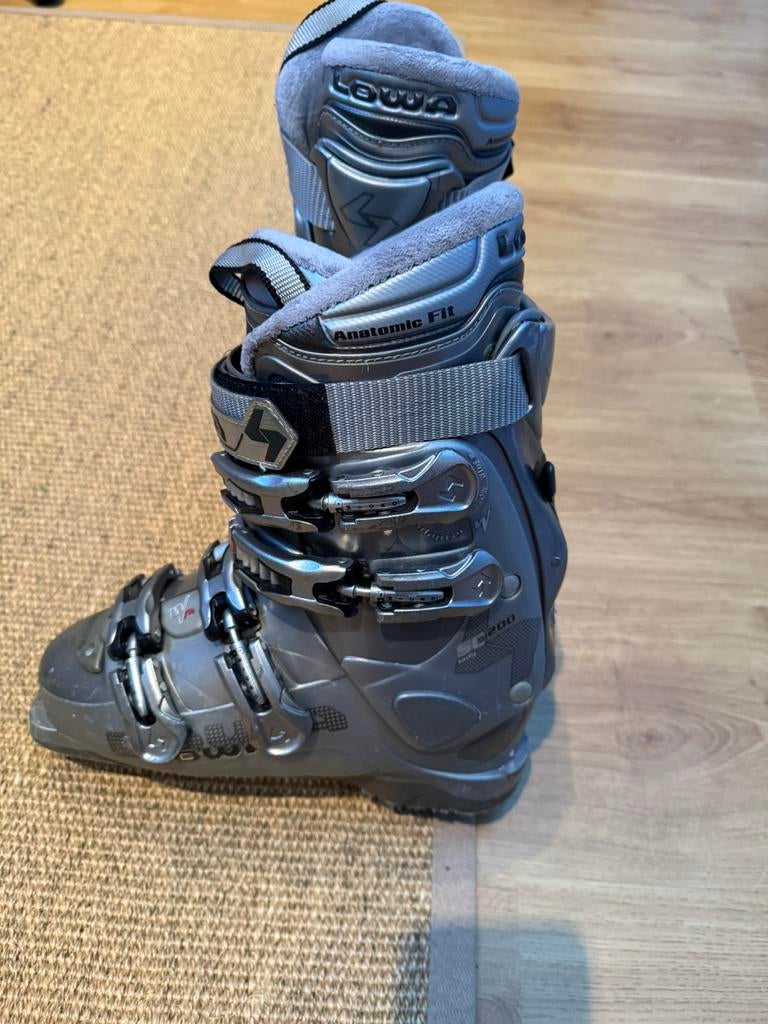 Ski boots dames Lowa maat 39, Sport en Fitness, Skiën en Langlaufen, Ophalen, Ski