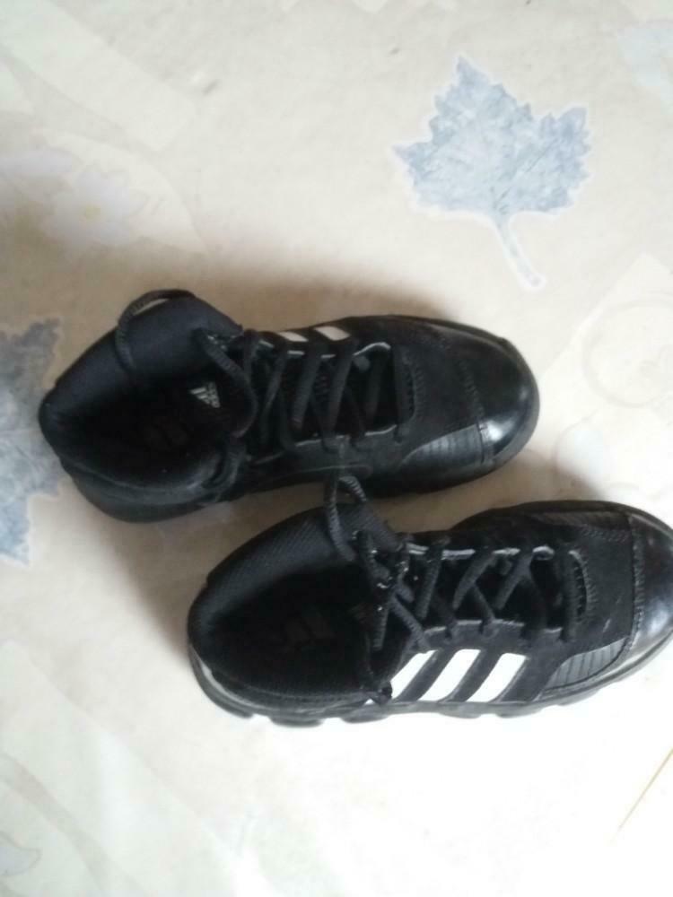 basketschoenen Adidas mt32, Ophalen of Verzenden, Zo goed als nieuw