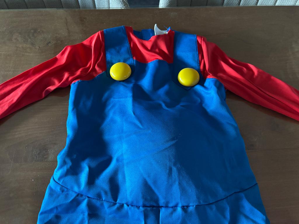 Mario Bros verkleedpak kind maat 128, Kinderen en Baby's, Carnavalskleding en Verkleedspullen, Ophalen, Gebruikt, 122 t/m 128
