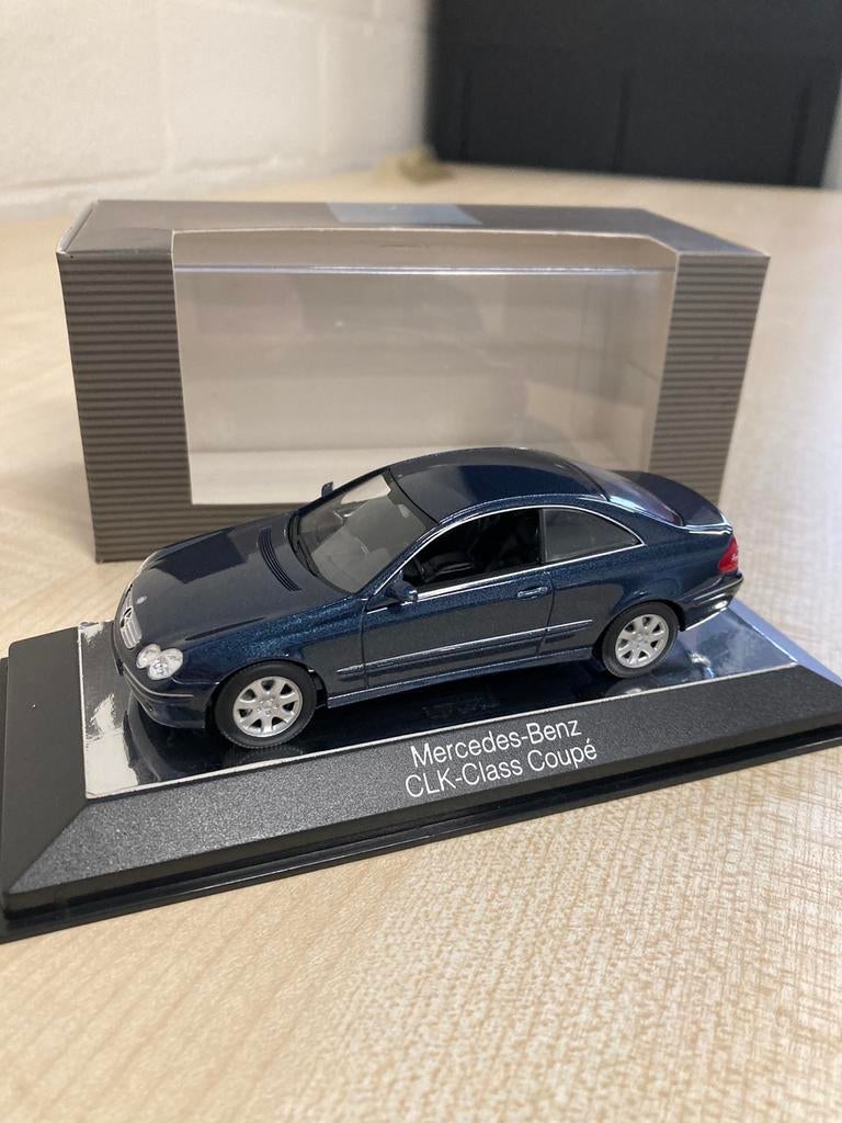 Mercedes CLK Lolita bleu Minichamps 1:43, Enlèvement ou Envoi, Comme neuf