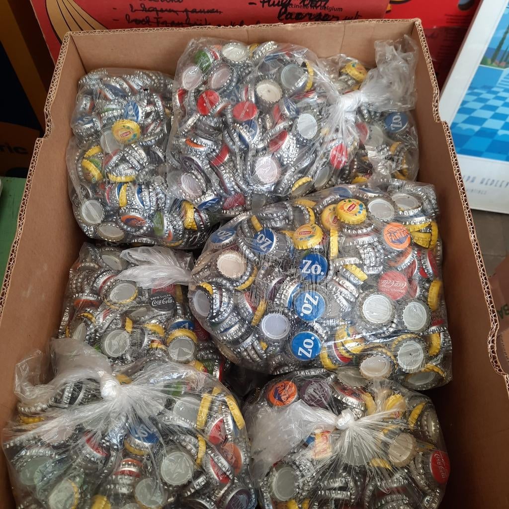 Kroonkurken , meer dan een bananendoos,alle merken . 16,3 kg, Hobby en Vrije tijd, Ophalen
