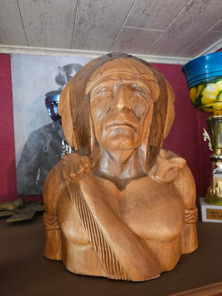 Houten borstbeeld indiaan, Ophalen