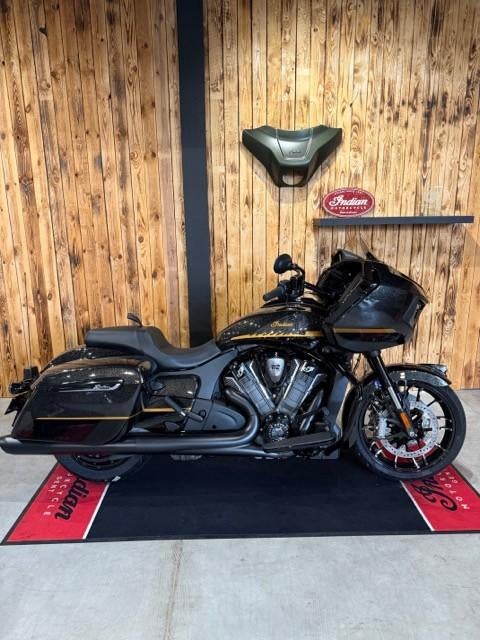 Indian Challenger Dark Horse 112, Motoren, 2 cilinders, 1834 cc, Bedrijf, Handvatverwarming