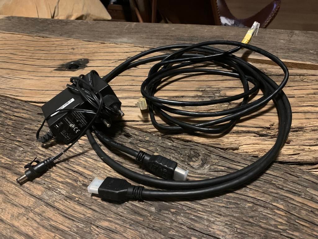 3 kabels (HDMI kabel, internetkabel, en andere), Ophalen of Verzenden, Zo goed als nieuw
