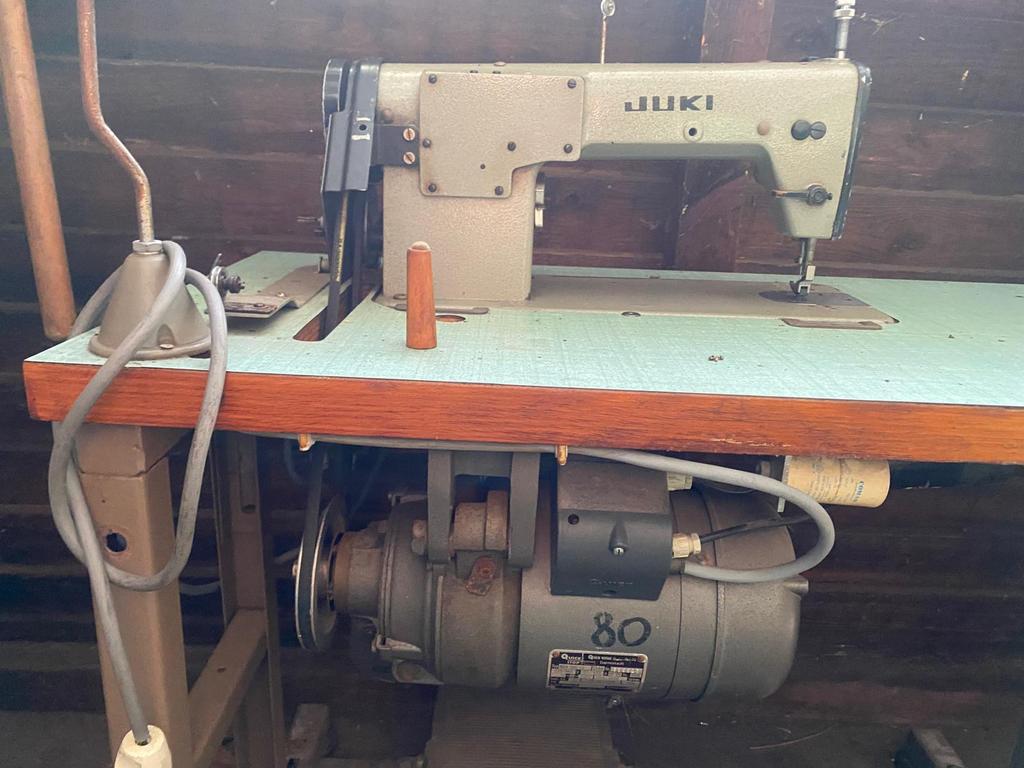 Yuki industriele naaimachine 220 volt prima volledig werkend, Gebruikt, Naaimachine, Industrieel, Ophalen