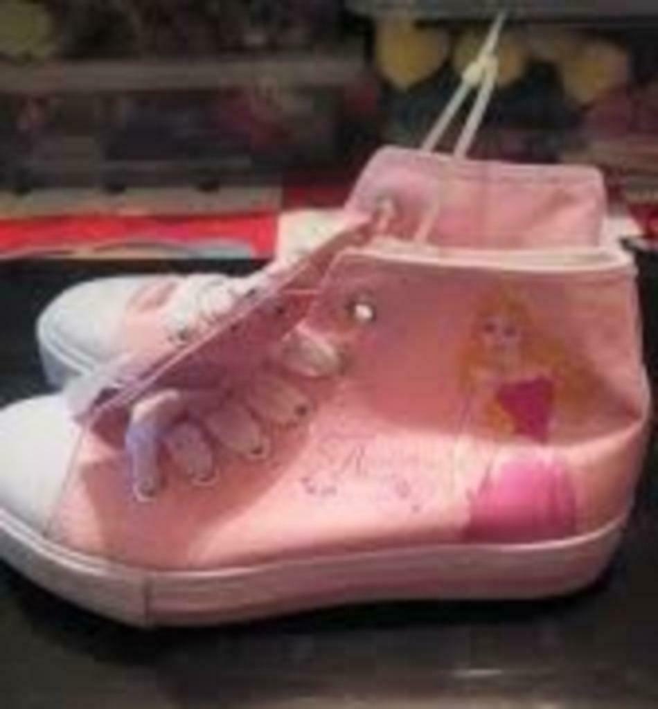 §paire de basket neuve princesse dispo en 30, Enfants & Bébés, Neuf, Enlèvement ou Envoi, Chaussures de sport, Fille