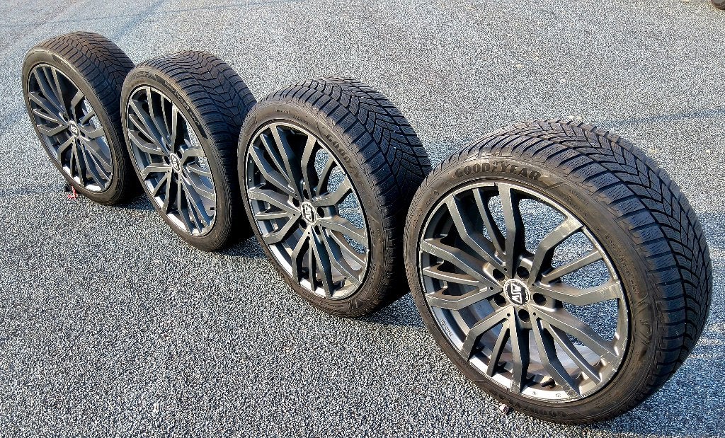 Roues hiver 225/45R19 sur jantes alu Skoda, Pneus et Jantes, Pneus hiver, Utilisé, 225 mm
