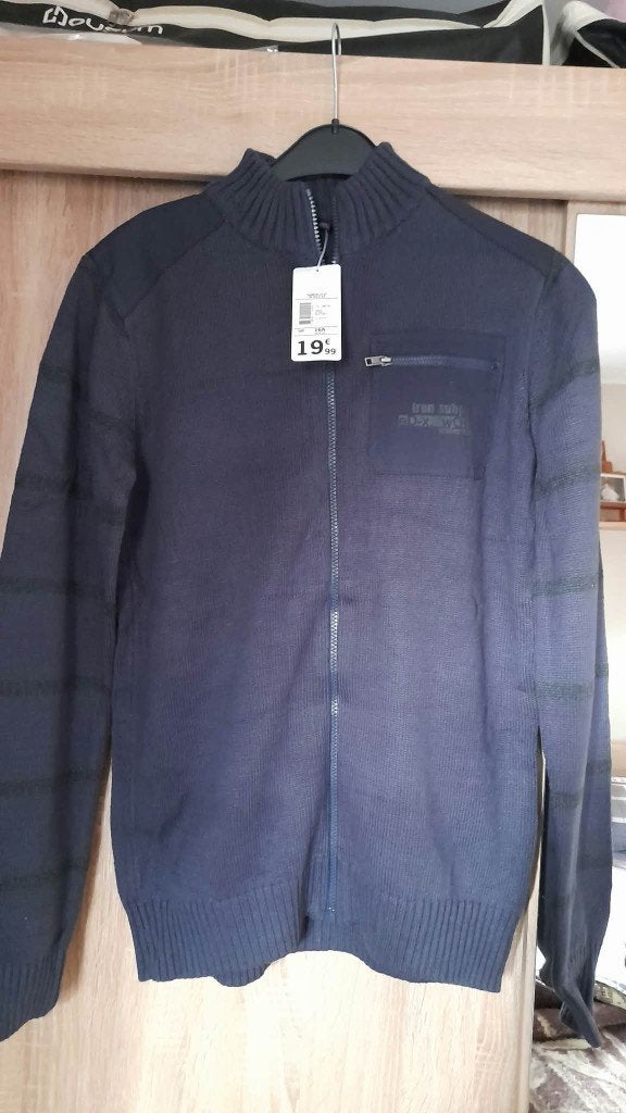 Nouveau Gilet bleu/gris garçon Kiabi Taille 16 ans, Garçon, Enlèvement ou Envoi, Pull ou Veste, Neuf