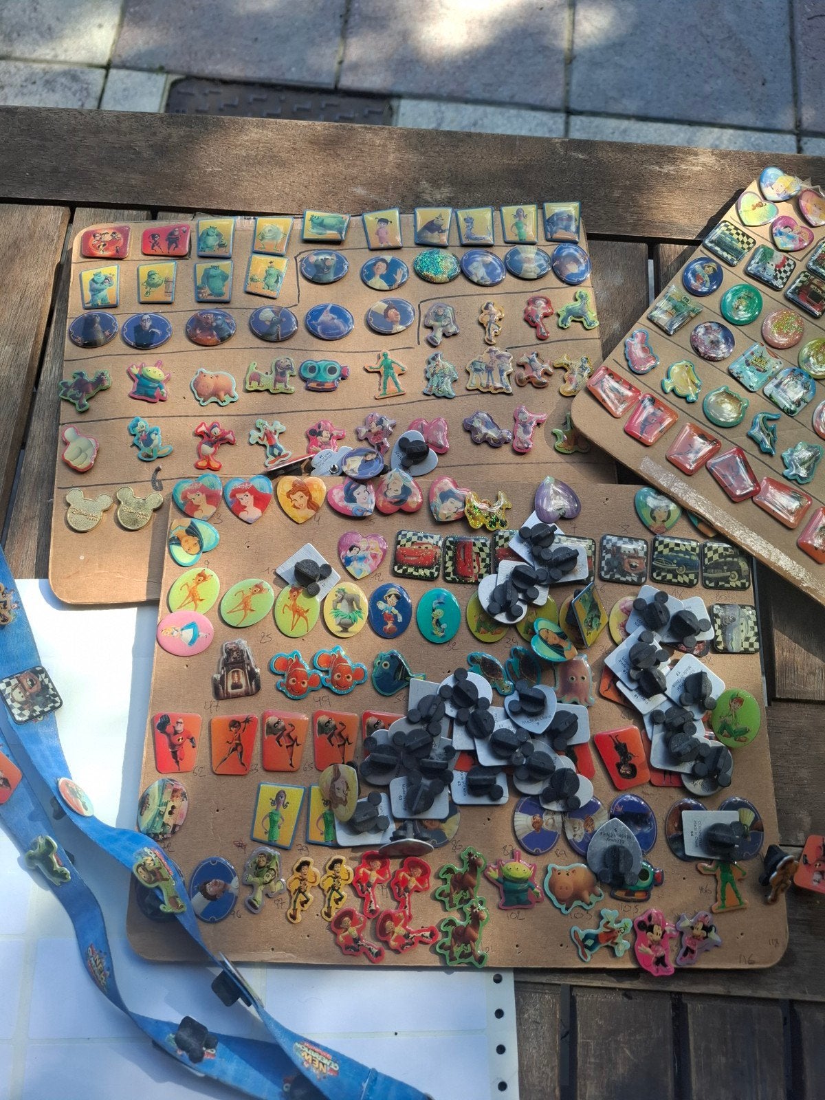 verschillende disney pins, Ophalen