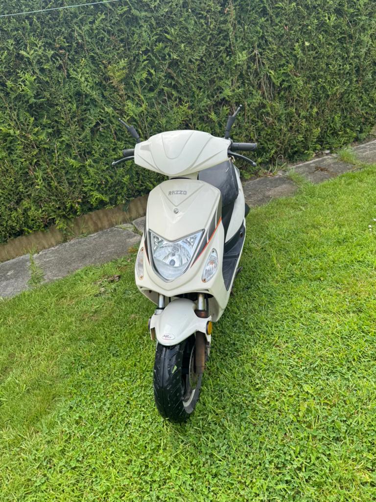 Razzo strike 50 cc b klasse, Fietsen en Brommers, Scooters | SYM, Zo goed als nieuw, Ophalen of Verzenden