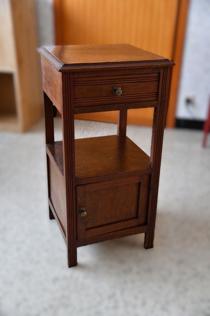Table de chevet ancienne en bois / Sellette (Hauteur 80 cm), Enlèvement