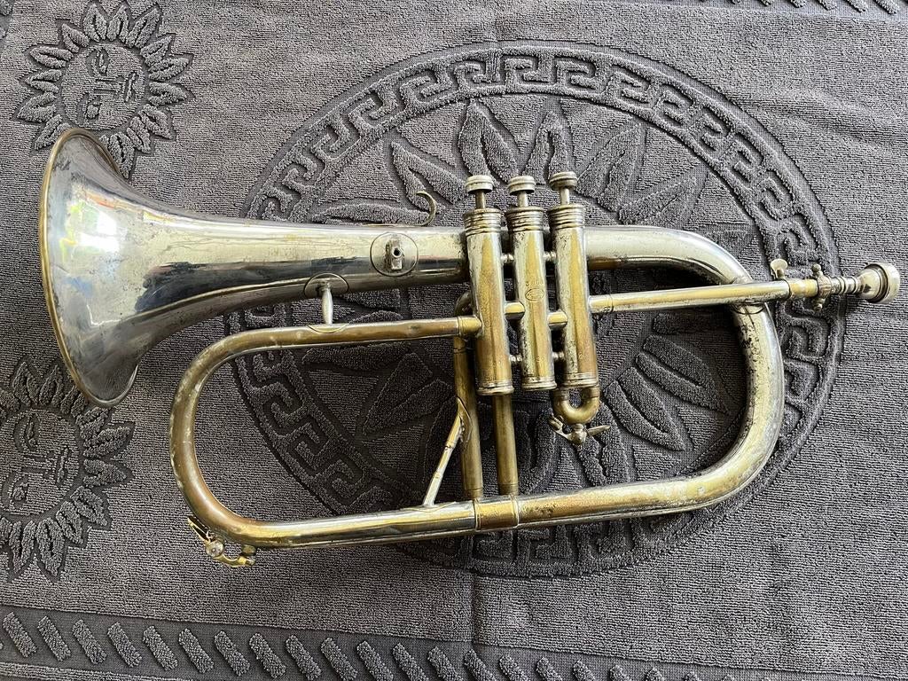 Bugle Courtois sib/ Sib, Musique & Instruments, Instruments à vent | Trompettes, Enlèvement ou Envoi, Comme neuf