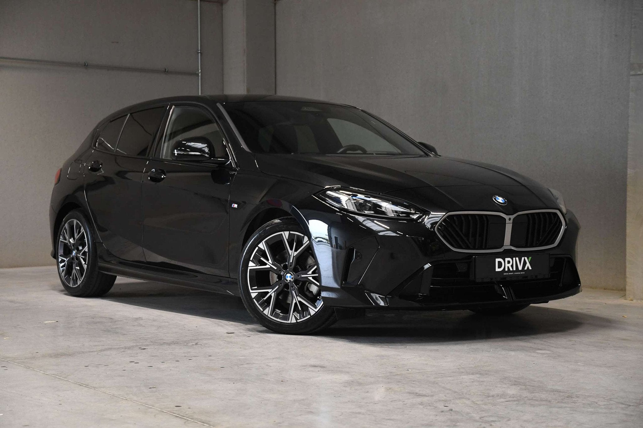 BMW 1 Serie 120 120 Aut. M-Sport / HUD / 360 / KEY LESS, Autos, Achat, Alcantara, Noir, 5 portes