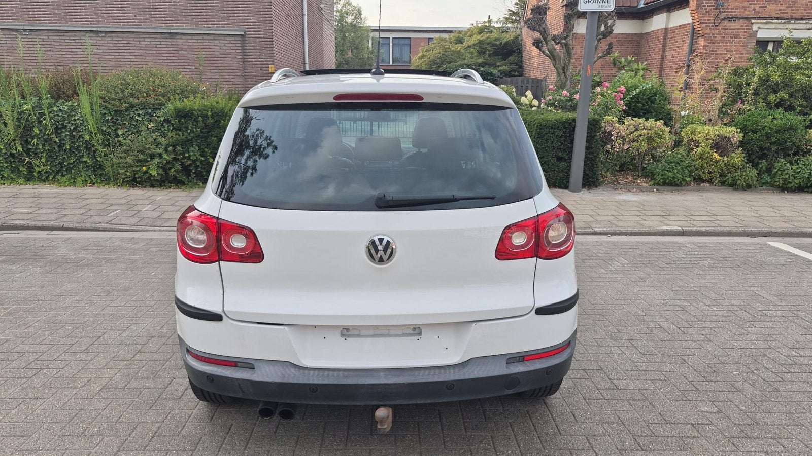 Volkswagen Tiguan 2.0 Benzine–10/2009–225.611 km– Automaat, Auto's, Volkswagen, Automaat, Monovolume, Zwart, Wit