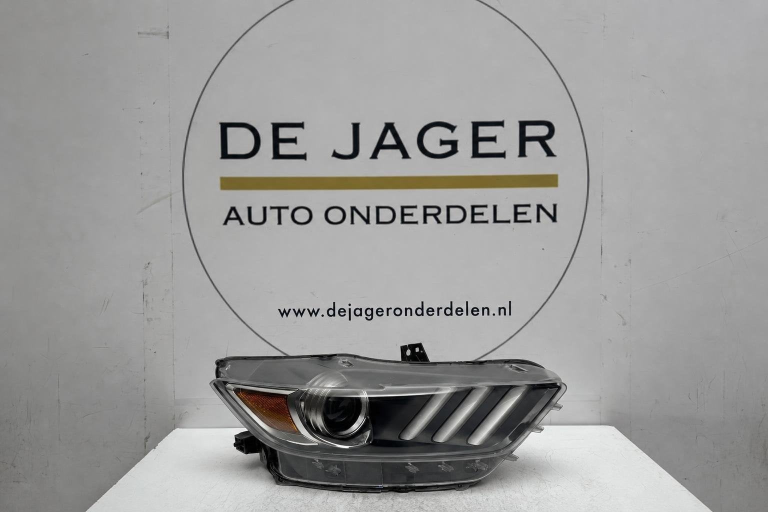 Feu arri re droit Ford Mustang S550 FR3B13005C, Info@ford.com, Ford Motor Company, American Road 1
48126  Dearborn, Ford