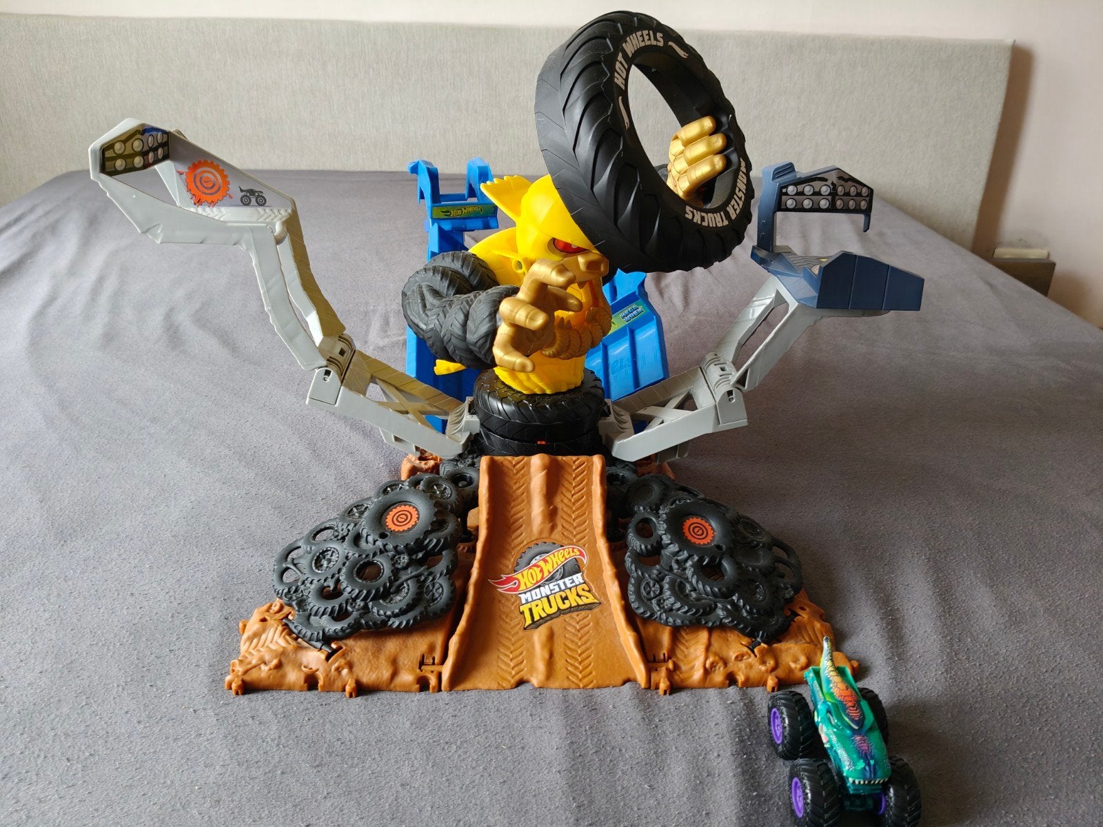Hot Wheels monster trucks arena smashers gorilla set, Ophalen, Zo goed als nieuw