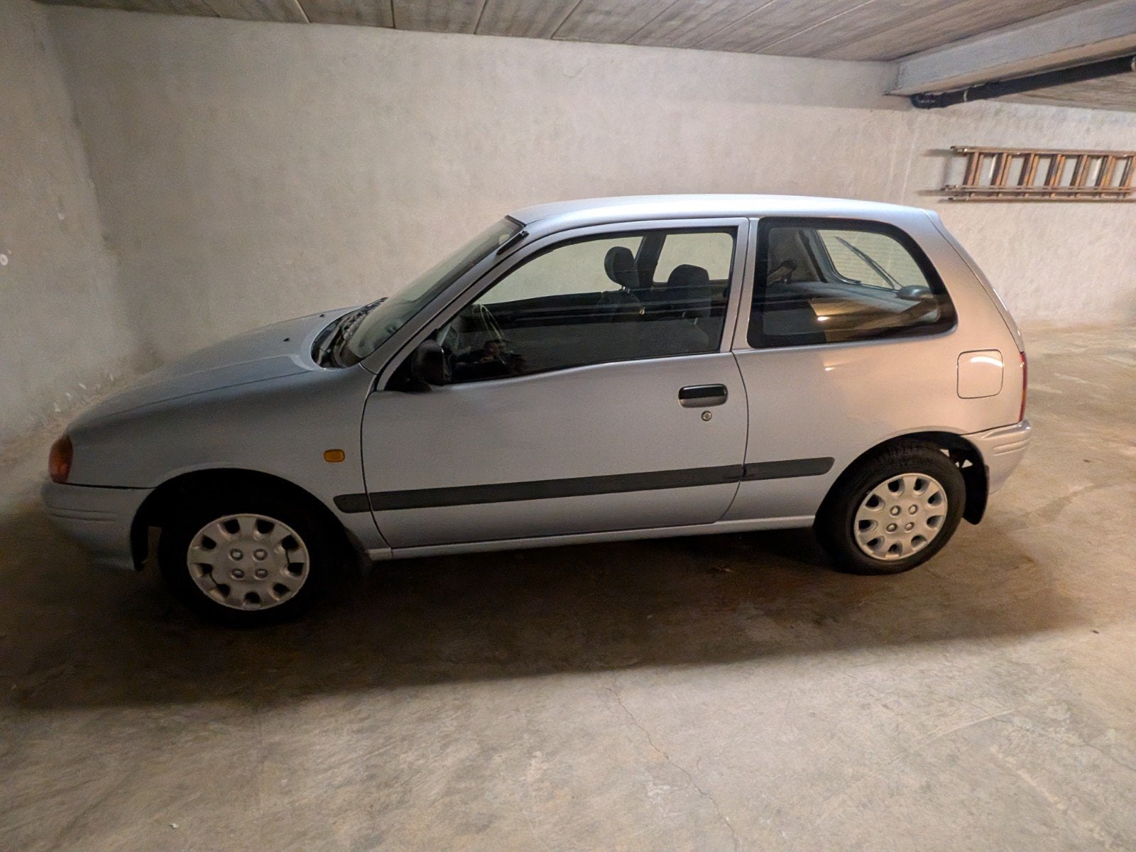 Toyota Starlet in goede staat, rijklaar en gekeurd., Autos, Toyota, Achat, Starlet, Boîte manuelle, Tissu